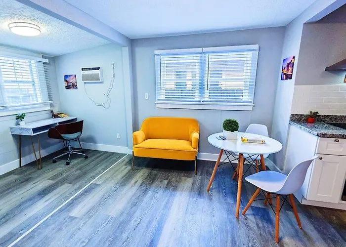 Elegant 1 Bed Montrose - Venice @ Italian Plaza