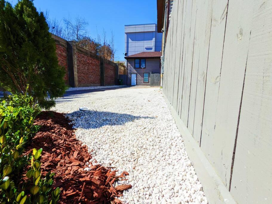 Elegant 1 Bed Montrose - Venice @ Italian Plaza Lodge *