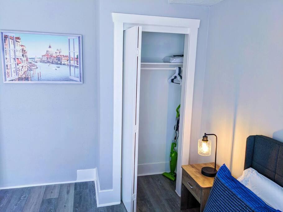 Elegant 1 Bed Montrose - Venice @ Italian Plaza