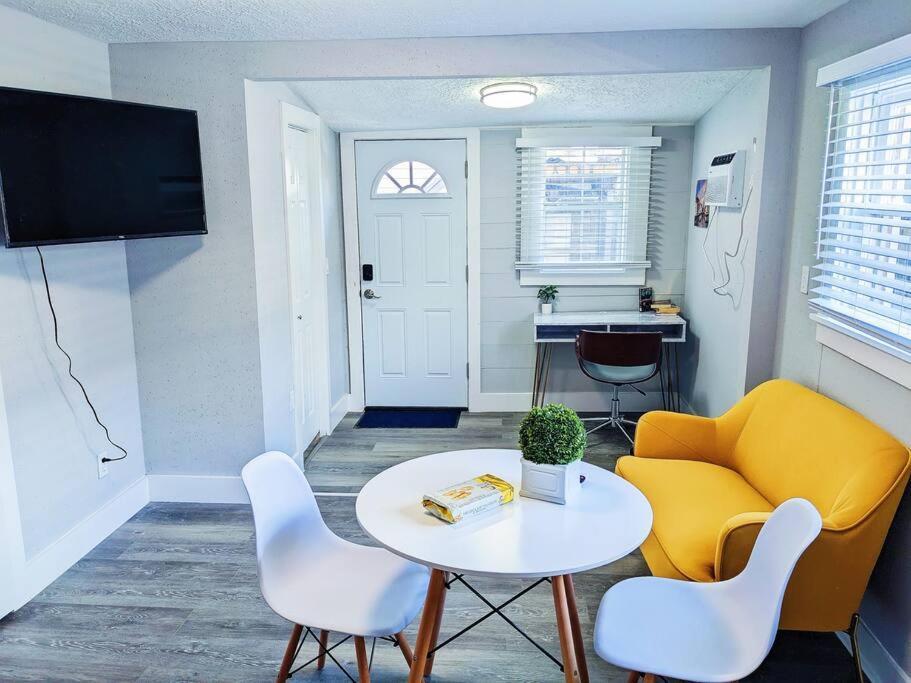 Lodge Elegant 1 Bed Montrose - Venice @ Italian Plaza Houston