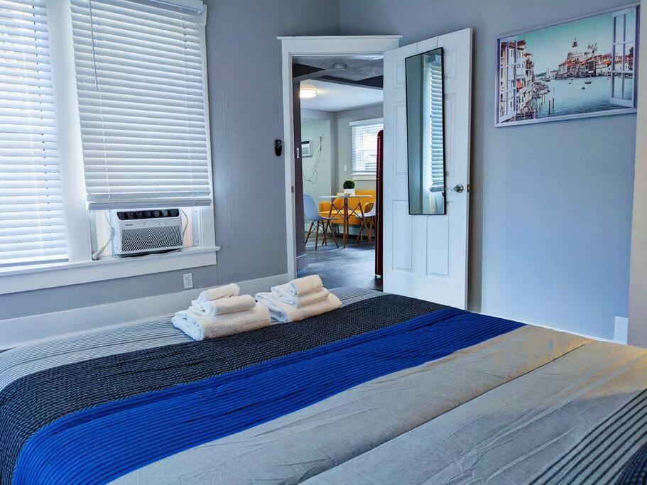 Lodge Elegant 1 Bed Montrose - Venice @ Italian Plaza