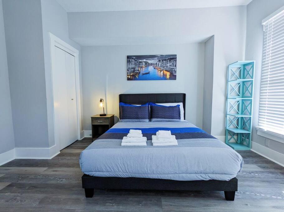 Lodge Elegant 1 Bed Montrose - Venice @ Italian Plaza